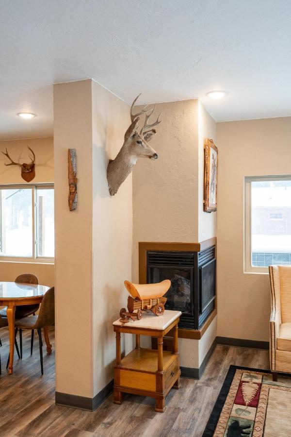 Wagon Wheel Hotel West Yellowstone Luaran gambar
